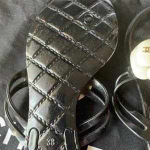 CHANEL BLACK JELLY CAMELIA